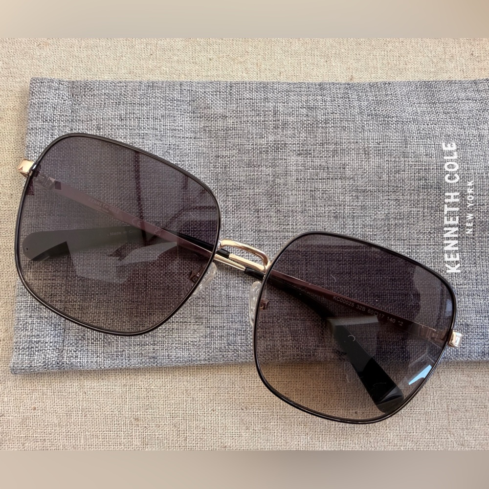 NWOT Kenneth Cole Black Square Sunglasses